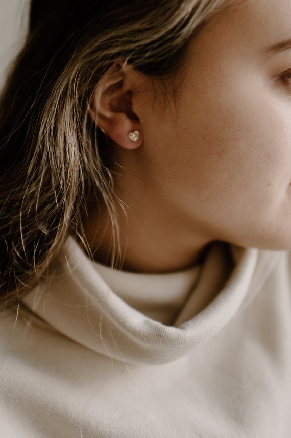 Vintage 14k Gold Heart Stud Earrings: Tiny Star E… - image 3