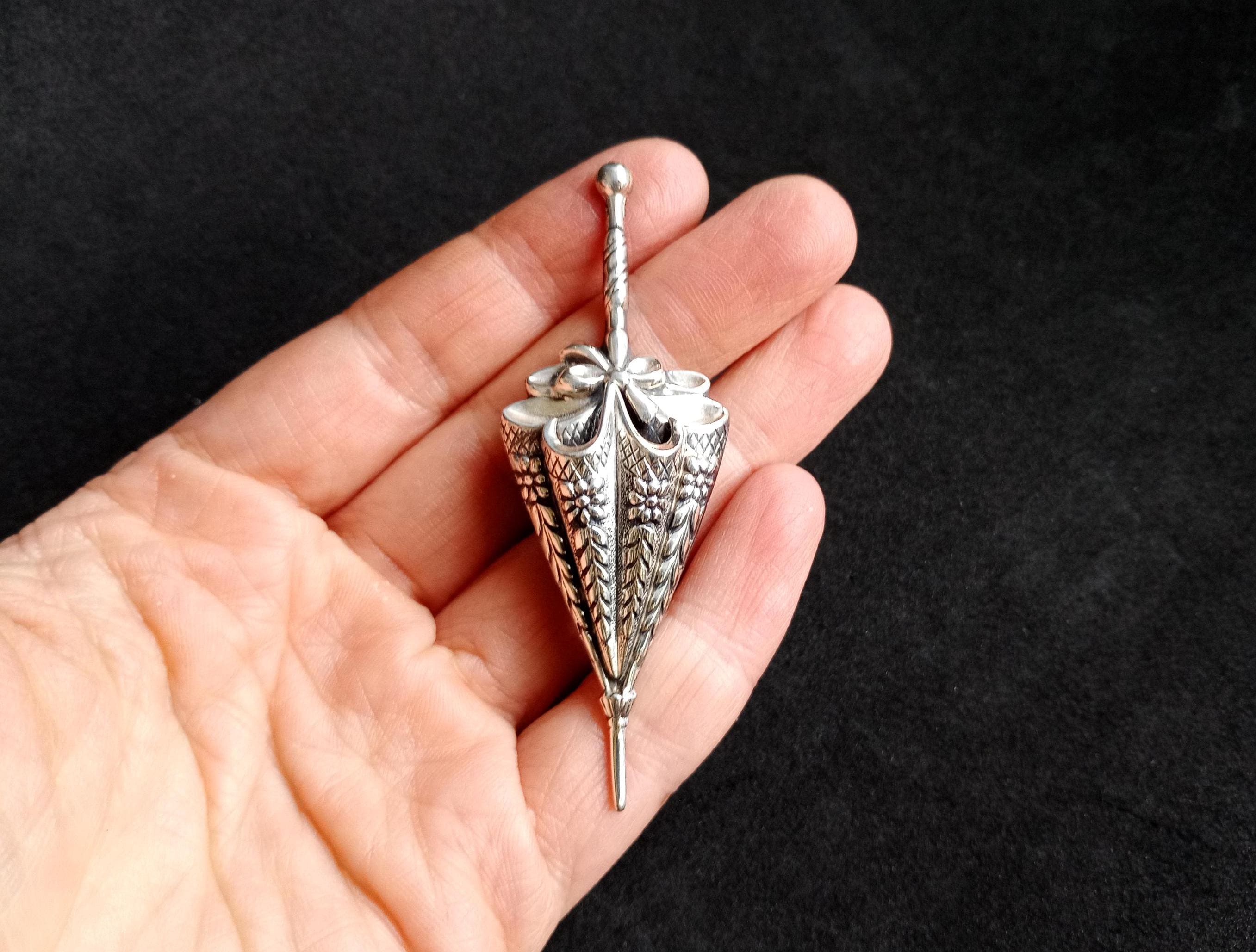 Hallmark Mary Poppins Jewellery Disney Couture Kingdom Mary