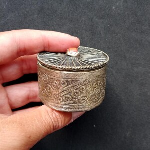 Vintage metal box with berber or arabic style, antique, miniature, tiny, box for ring, beautiful and artistic handmade boxes for jewells image 6