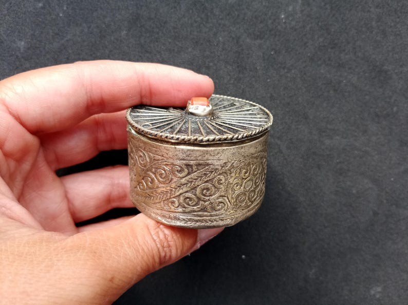 Vintage metal box with berber or arabic style, antique, miniature, tiny, box for ring, beautiful and artistic handmade boxes for jewells image 6