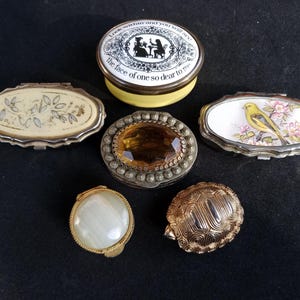 Yellow lover Vintage metal miniature box for pills, weed, rings Glass enamel brass miniature box, gold colour. 70s 80s 90s. Colorfull