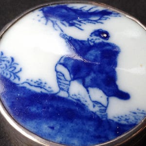 Boîte à bijoux ou à pilules vintage en argent 925 avec porcelaine chinoise bleue et blanche, élégante et raffinée, miniature, antiquité.