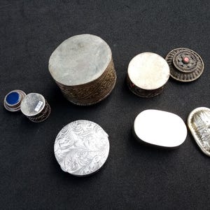 Vintage metal box with berber or arabic style, antique, miniature, tiny, box for ring, beautiful and artistic handmade boxes for jewells image 4