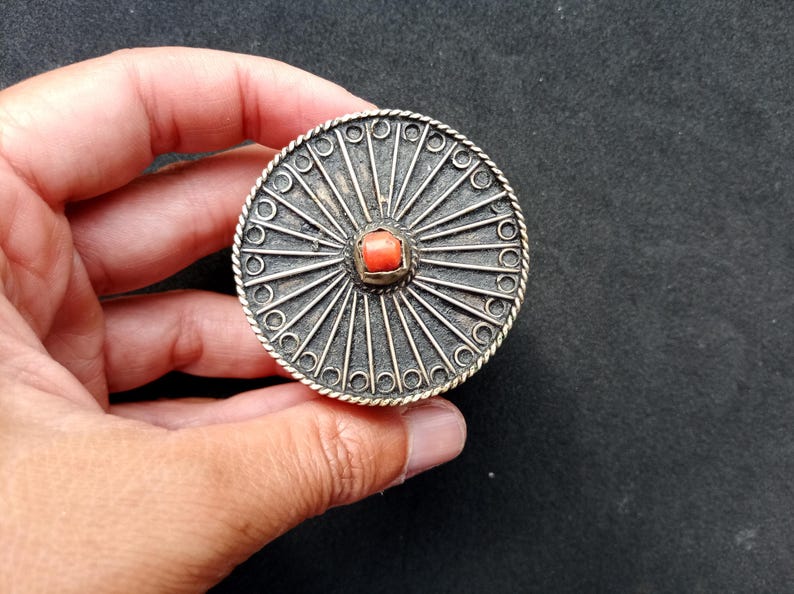Vintage metal box with berber or arabic style, antique, miniature, tiny, box for ring, beautiful and artistic handmade boxes for jewells image 5