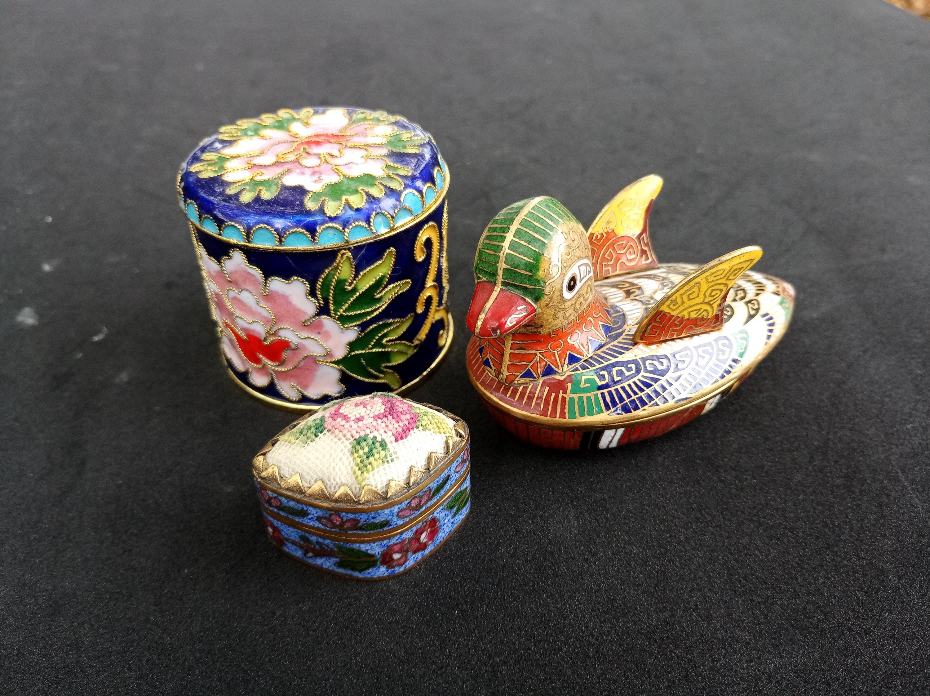 Cloisonne duck pill box, collection jewelry boxes Chinese enamel bronze Vintage Original antique trinket box for collectors embroidered rose
