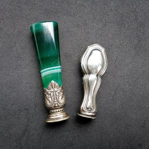 Antico timbro in ceralacca o sigillo da portachiavi in argento e pietra. XIX secolo XIX, oggetto vintage da collezione. Cosplay steampunk vittoriano, cancelleria.