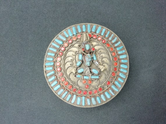 Vintage turquoise, coral and metal box with a fig… - image 1