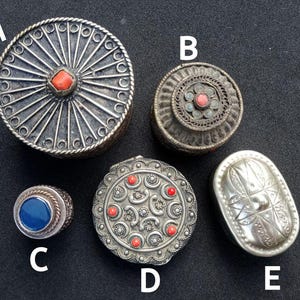 Vintage metal box with berber or arabic style, antique, miniature, tiny, box for ring, beautiful and artistic handmade boxes for jewells image 2