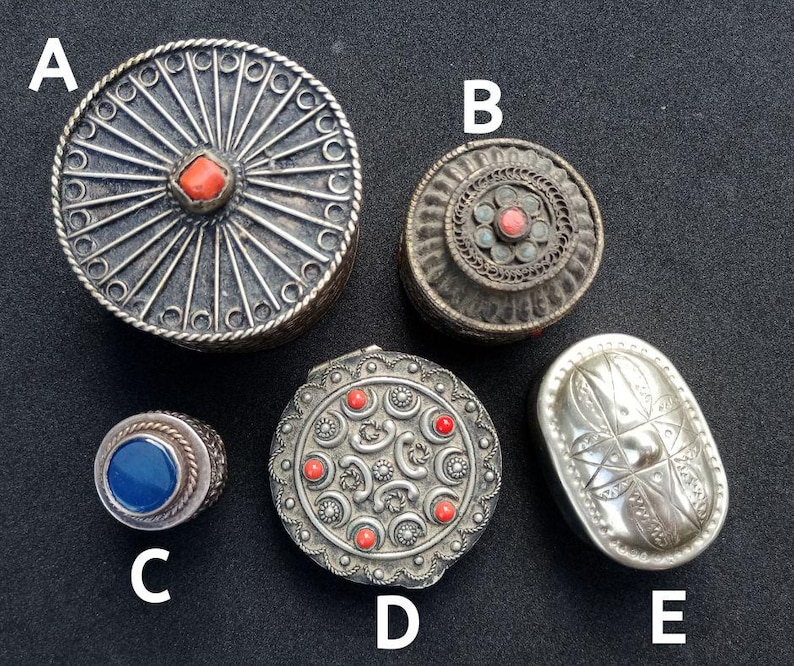 Vintage metal box with berber or arabic style, antique, miniature, tiny, box for ring, beautiful and artistic handmade boxes for jewells image 2