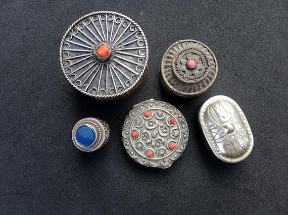 Vintage metal box with bereber or arabic style, antique, miniature, tiny, box for ring, beautiful and artistic handmade boxes for jewells