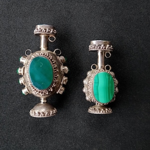 Antique 925 sterling silver pot or perfume bottle pendant with stone malachite, snuff bottle. Vintage. Miniature bottle in silver. hand made