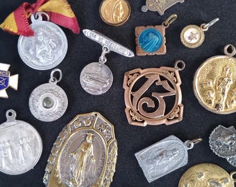 Old and vintage Spanish and French religious medals, Virgin, Santiago de Compostela, plastic, Saint Catherine Thomas, Our Lady of Carmel...