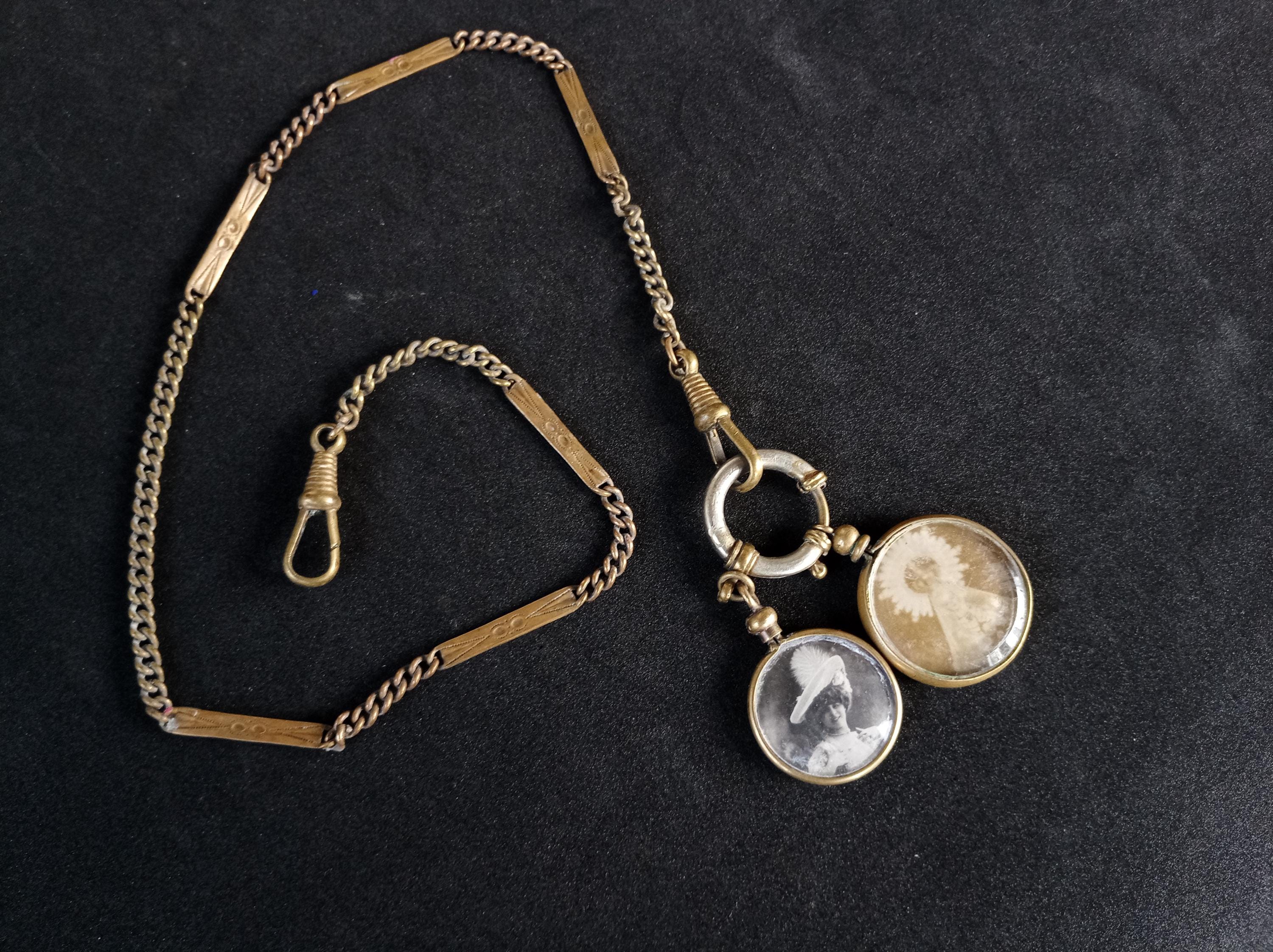 Pendeloque Ancienne Pour Chaîne De Montre à Gousset - Guerrier Sur Métal Doré - Vintage