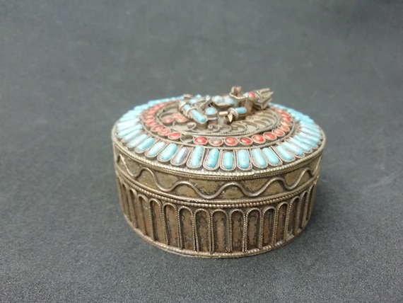 Vintage turquoise, coral and metal box with a fig… - image 2