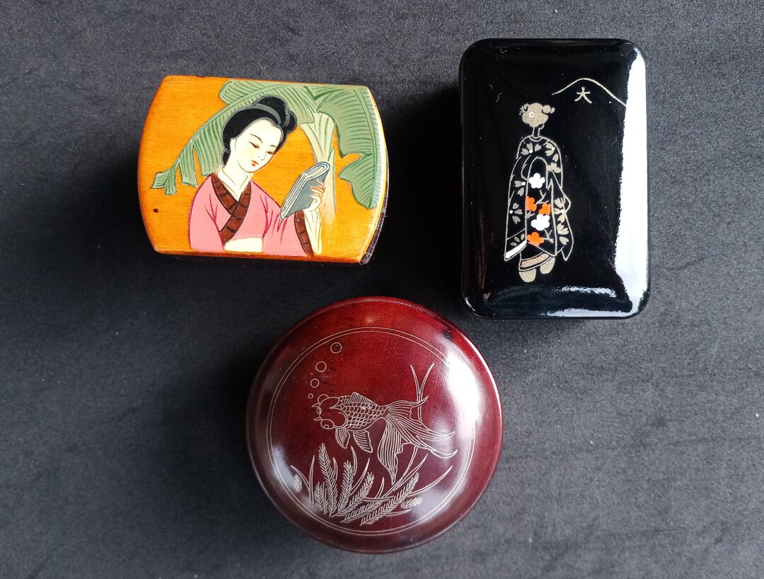 Japanese Vintage Jewelry Box. Koi Fish, Geisha Vase, Woman Reading a ...