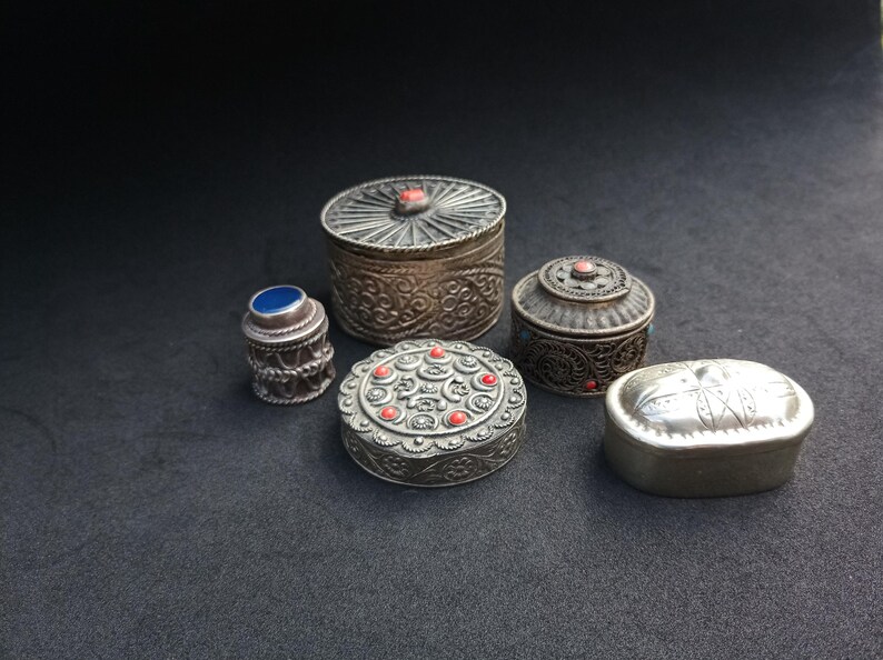Vintage metal box with berber or arabic style, antique, miniature, tiny, box for ring, beautiful and artistic handmade boxes for jewells image 3