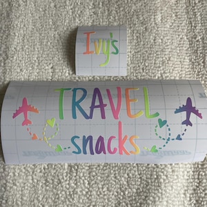 Gepersonaliseerde vinylsticker voor reissnacks // aangepaste naamsticker voor snackdoos, label kindersnackdoos, organizer voor roadtripsnacks