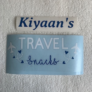 Personalisierter Travel Snacks Vinyl Aufkleber // benutzerdefinierte Name Aufkleber für Snackle Box, Kinder Snack Box Label, Road Trip Snack Organizer