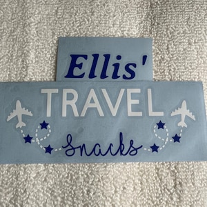 Décalcomanie en vinyle personnalisée pour collations de voyage//autocollant de nom personnalisé pour boîte à collations, étiquette de boîte à collations pour enfants, organisateur de collations pour voyage sur la route
