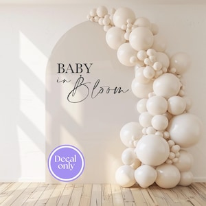 Baby in Bloom vinyldekal: Blommig babyshowerbakgrund