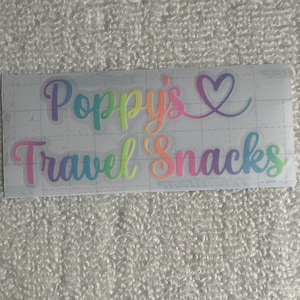 Gepersonaliseerde vinylsticker voor reissnacks // aangepaste naamsticker voor snackdoos, label kindersnackdoos, organizer voor roadtripsnacks
