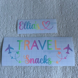 Personalisierter Travel Snacks Vinyl Aufkleber // benutzerdefinierte Name Aufkleber für Snackle Box, Kinder Snack Box Label, Road Trip Snack Organizer