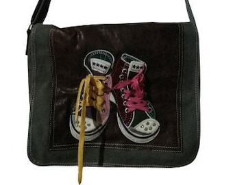 Vintage unieke retro crossbody/slouch tas/boodschappentas met appliqué sneakerdecoratie