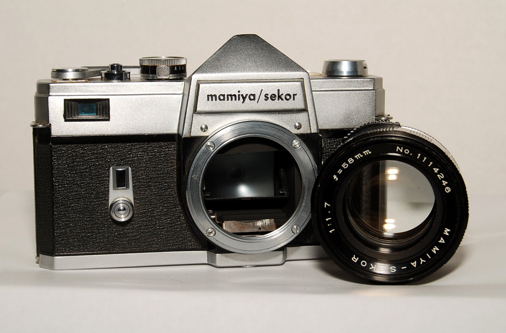 MAMIYA-SEKOR F.C 1:1.7/58mm