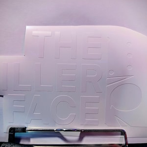Calcomanía de vinilo "The Killer Face": parodia de terror del logotipo de The North Face / Calcomanía de terror para auto o laptop / 23 x 11,4 cm