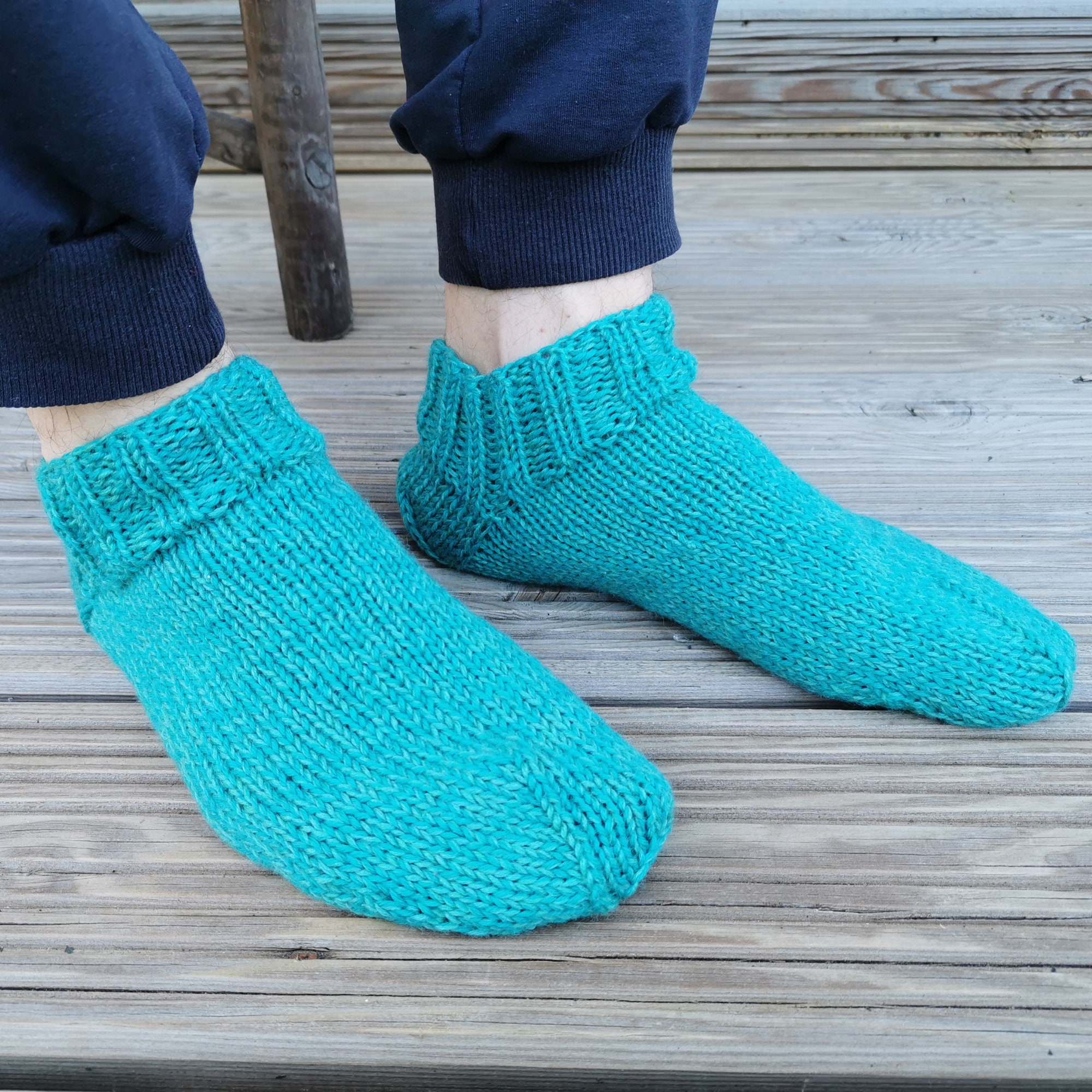 Wide feet socks for elderly person