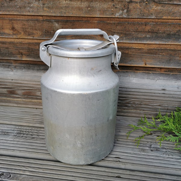 Milk can, vintage aluminum milk jug with handle, primitive decor idea