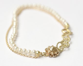 Zeeuwse bracelet in gold with pearls, 14k and white freshwater pearls, dutch jewelry