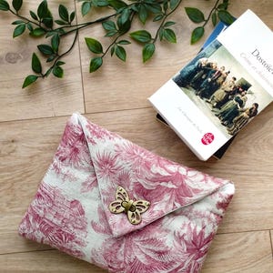Copertina del libro in Toile de Jouy rosa - Elegante accessorio da lettura fatto a mano