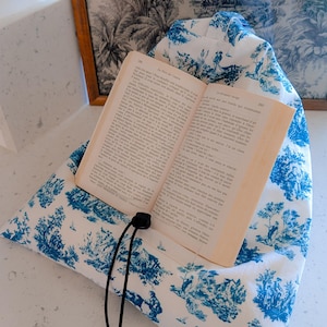 Customizable reading cushion