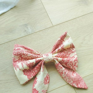 Hair jewel bow barrette in red toile de Jouy image 3