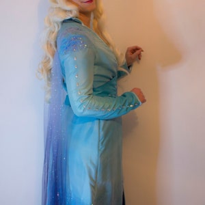 disney frozen 2 princess elsa travel dress Disney Frozen 2 Elsa's Journey Dress Up Trunk Deluxe 17-Piece [Amazon  Exclusive] : Toys & Games