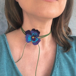 Elegant flower choker, Necklace for woman, Pansy choker, Bridal necklace, Flower necklace, Gift for her, Bridesmaid gifts, Pansy flowers