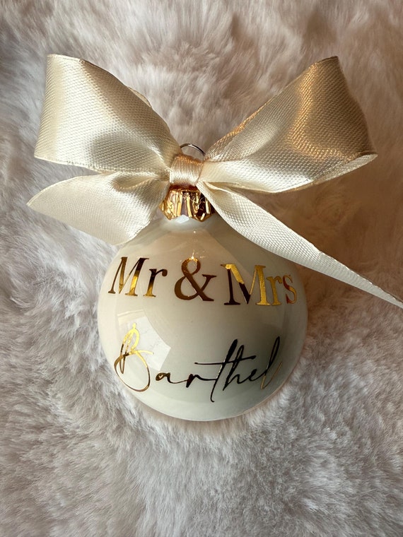 Weihnachtskugel Hochzeitspaar  personalisiert  Mr & Mrs ,  personalisiert weiß , Christbaumkugel,  Weihnachtsschmuck Glaskugel, Glas,  6cm