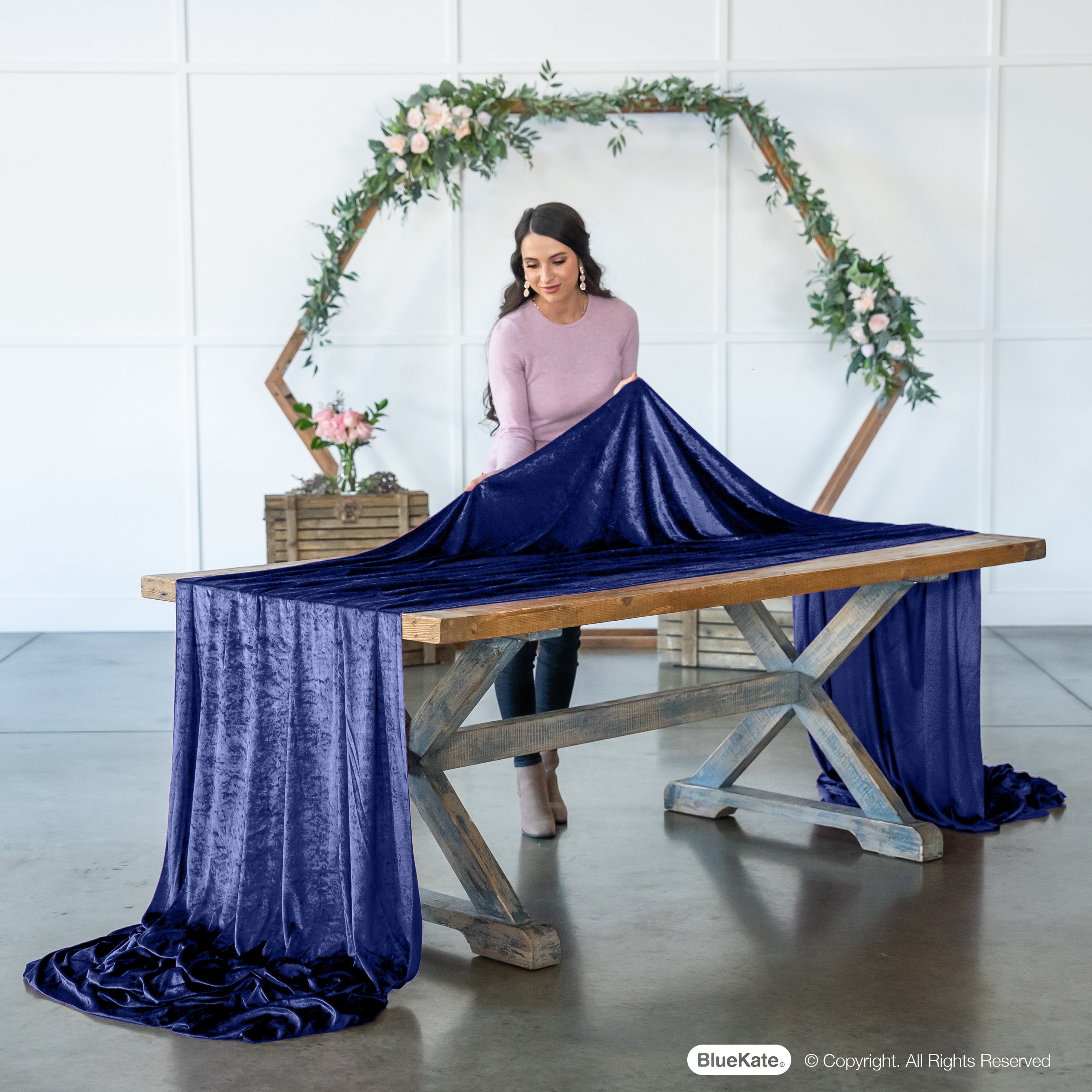 Blue velvet table runner deals