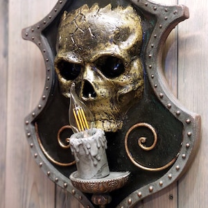 &quot;OLD PIRATE COAT OF ARMS&quot; lamp