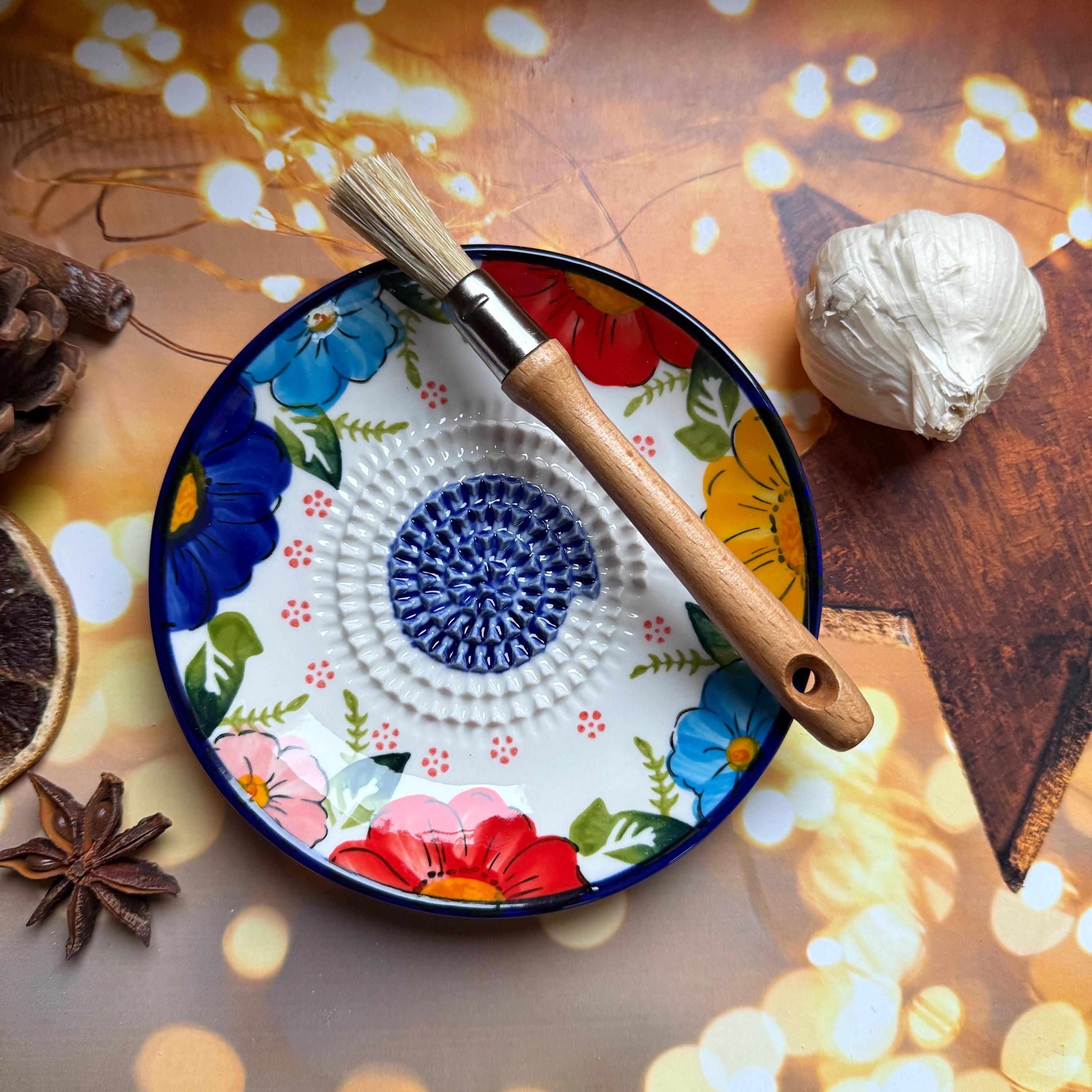Râpe Céramique Blanche Multifonction – Ail, Gingembre, Légumes – Avec Brosse + Surface Anti-Adhésive