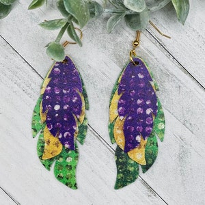 Mardi Gras Ohrringe, Lederohrringe, handgemachter Schmuck, lila grün und gold, Geschenk für Sie