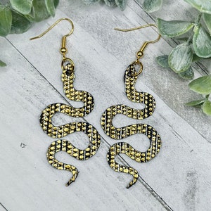 Orecchini di serpente, pelle d&#39;oro, orecchini in vera pelle, regalo amante del serpente, regalo amante della natura, gioielli serpente, orecchini rettile,
