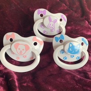 Ciuccio per ADULTI a tema animale domestico, cucciolo/gattino/coniglio (colore personalizzato)