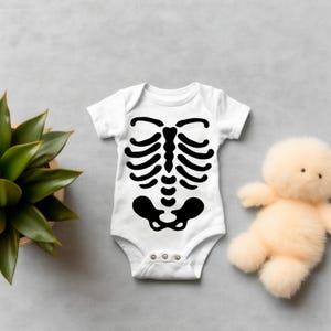 Halloween onesie- Halloween gift- kids- Halloween baby onesie- Halloween outfit- body suit- Unisex- Cute bat -