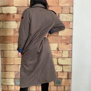 Trench grigio vintage: cappotto finlandese anni '80 con fodera in paisley, taglia S immagine 3