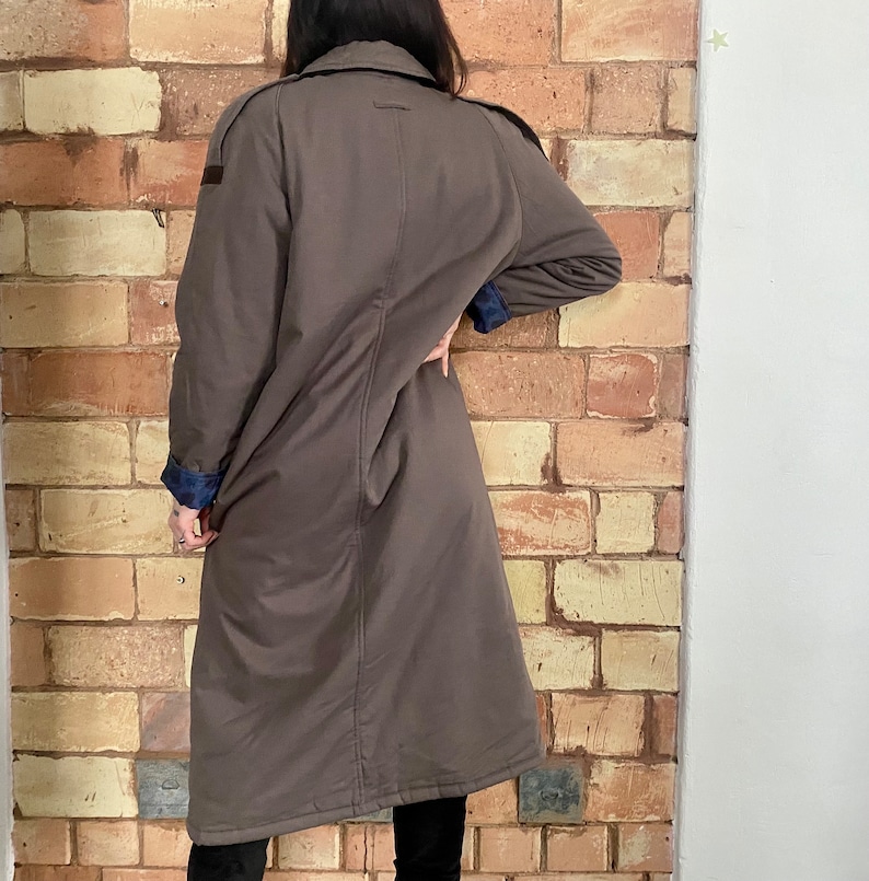 Trench grigio vintage: cappotto finlandese anni '80 con fodera in paisley, taglia S immagine 3
