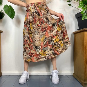 Pocket skirt pleated frok HAMMER, 90’s knee length, brown floral leaf brownish colourful , 44