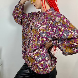 Vintage artsy Blouse,  Soft Purple pattern, Feminine buttonshirt, Balloon sleeve, size L