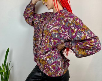 Blusa vintage con estampado artístico, color morado suave, camisa femenina con botones, mangas globo, talla L